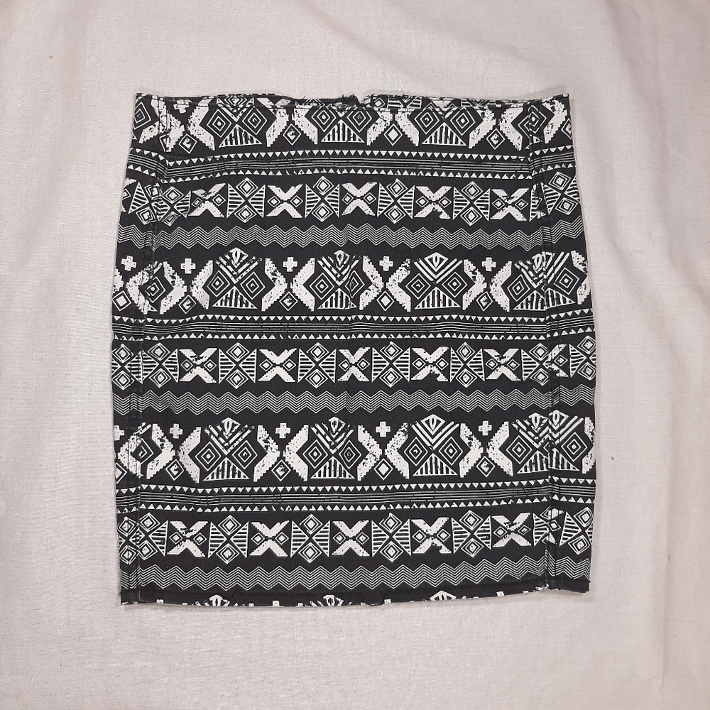 Black and White patterned pencil Skirt